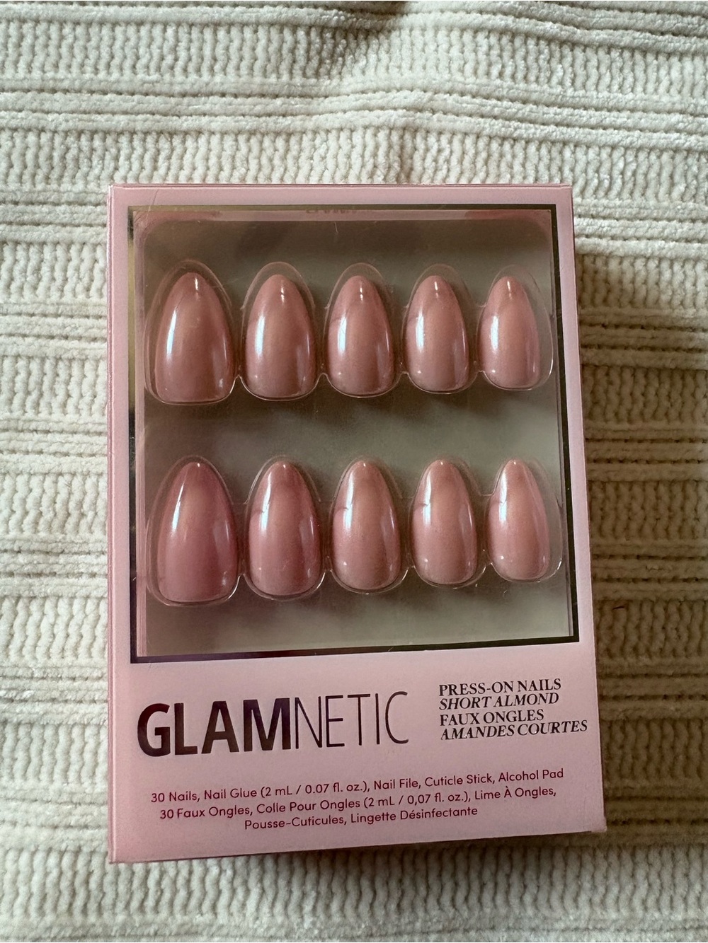 Glamnetic Press-On Short Almond Nails in Shinny Pink First Kiss